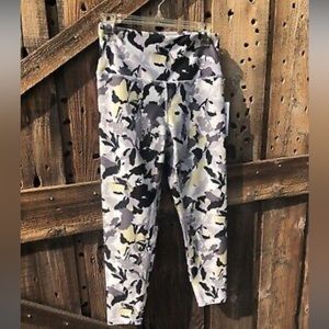Balance collection young wheat paper Mâché floral leggings. Size XL